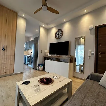Luxurious Penthouse With Majestic Balcony. Λουτράκι