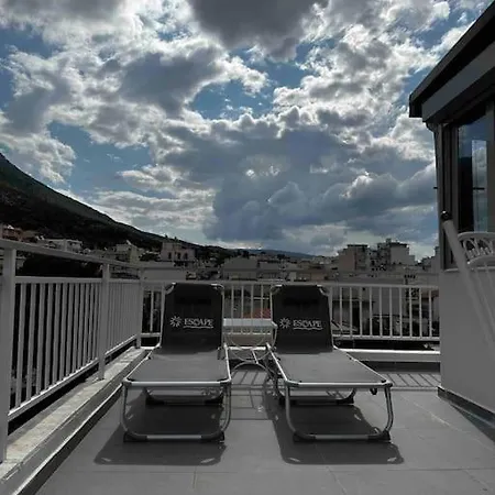Luxurious Penthouse With Majestic Balcony. Διαμέρισμα *