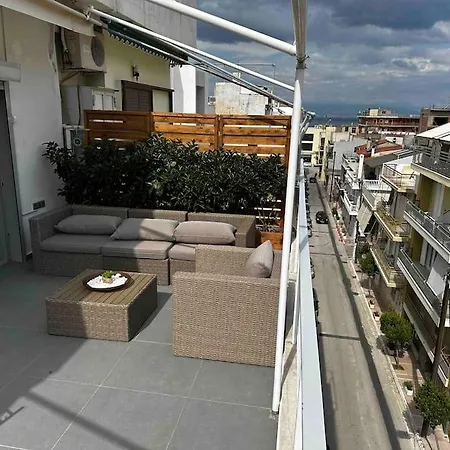 Luxurious Penthouse With Majestic Balcony. Λουτράκι