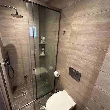 Luxurious Penthouse With Majestic Balcony. Διαμέρισμα *