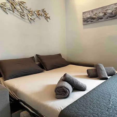 Luxurious Penthouse With Majestic Balcony. Διαμέρισμα *